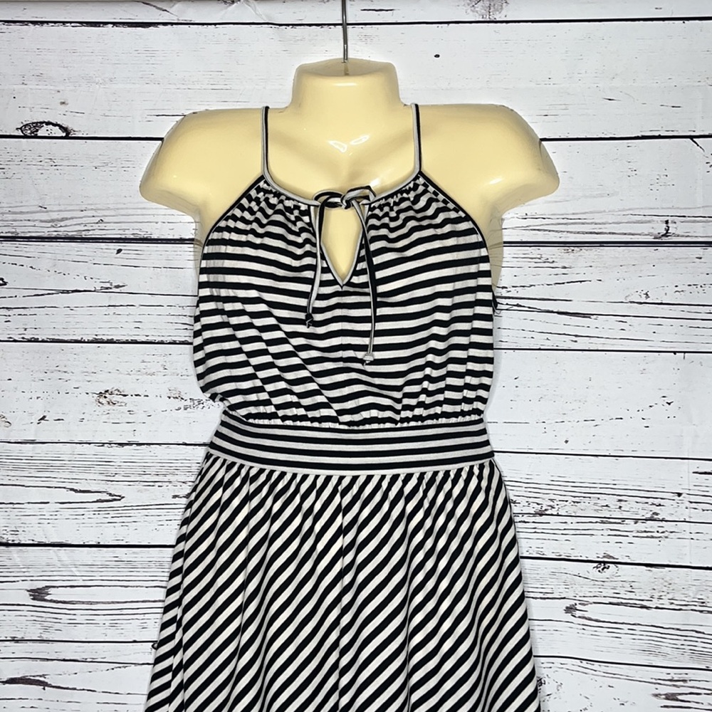 Elle NWT Size XS Black & White Stripe High Neckline Keyhole Fit & Flare Dress - Picture 2 of 5